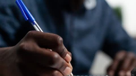 Prefeitura de São Vicente abre concurso com quase 100 vagas; saiba mais - Imagem: reprodução Freepik