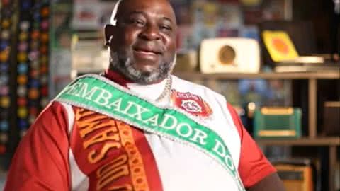 Rei Momo é o novo convidado da websérie ‘Embaixada do Samba Santista’; entenda - Imagem: reprodução Prefeitura de Santos