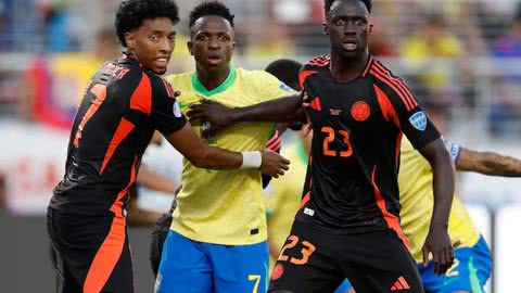 O cartão amarelo que Vinicius tomou o impede de jogar contra o Uruguai pelas quartas - Imagem: Reprodução/ R7