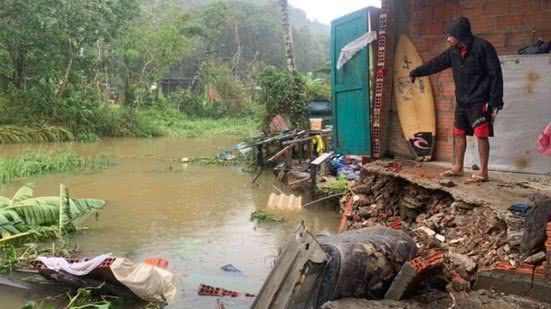 Prefeitura disponibilizou escolas para servir como abrigos aos moradores - Imagem: Reprodução/Addriana Cutino/g1